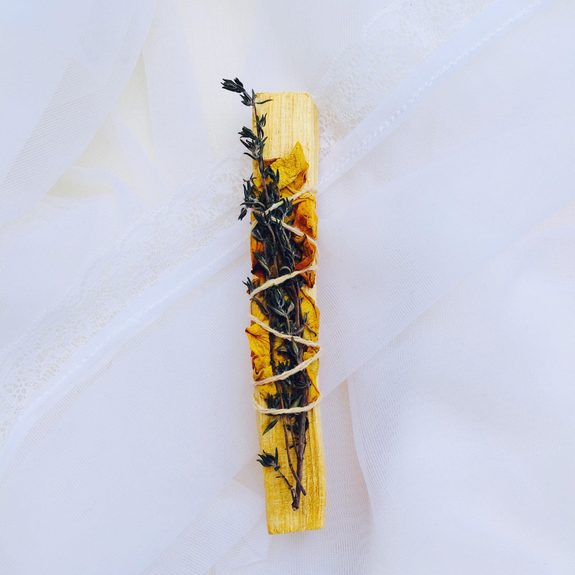 PALO SANTO WITH THYME & ROSE